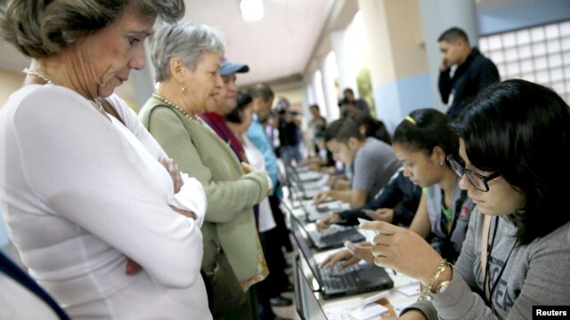 Los ciudadanos han salido a votar desde tempranas horas en la ciudad de Caracas.