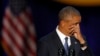바락 오바마 미국 대통령이 10일 시카고에서 행한 고별연설 도중 눈물을 닦고 있다.