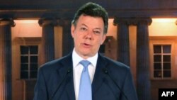 El presidente colombiano Juan Manuel Santos rechazó en un programa de radio las críticas de las FARC contra el proceso de restitución de tierras.