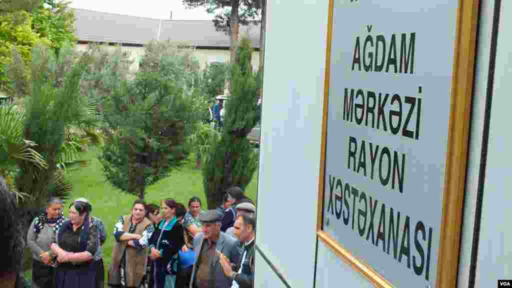 Ağdam xəstəxanasının qarşısı