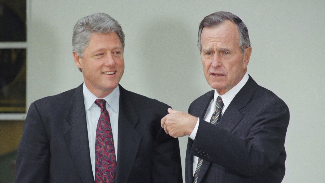 c c a T ng th ng Bush cha qua l th l i cho Bill Clinton