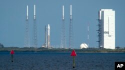 Un cohete Atlas V listo para llevar a la sonda MAVEN hasta la atmósfera de Marte.