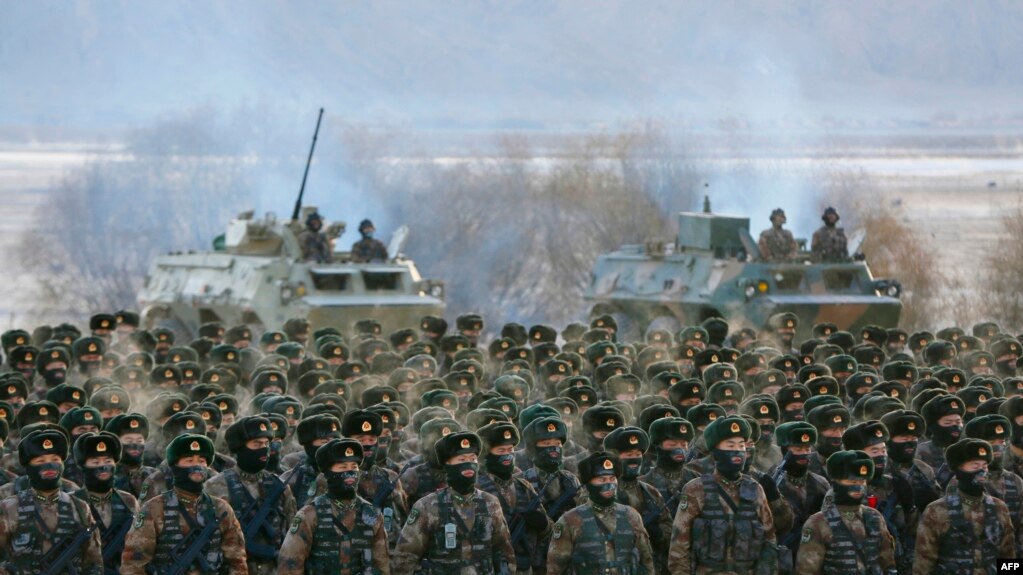 中国军队在新疆喀什帕米尔高原进行冬季军事训练。（2021年1月4日）(photo:VOA)