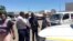 UMkhokheli weMthwakazi Republic Party, uMnu. Mqondisi Moyo, ukhuluma lamapholisa koBulawayo.