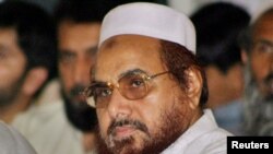 Hafiz Mohammad Saeed, pemimpin Jamaat-ud-Dawa di Islamabad, meledek tawaran hadiah sebesar 10 juta dolar bagi penangkapannya.