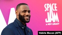 Pebasket NBA Los Angeles Lakers, LeBron James, saat di pemutaran perdana film "Space Jam: A New Legacy" di Los Angeles, California (dok: VALERIE MACON / AFP)