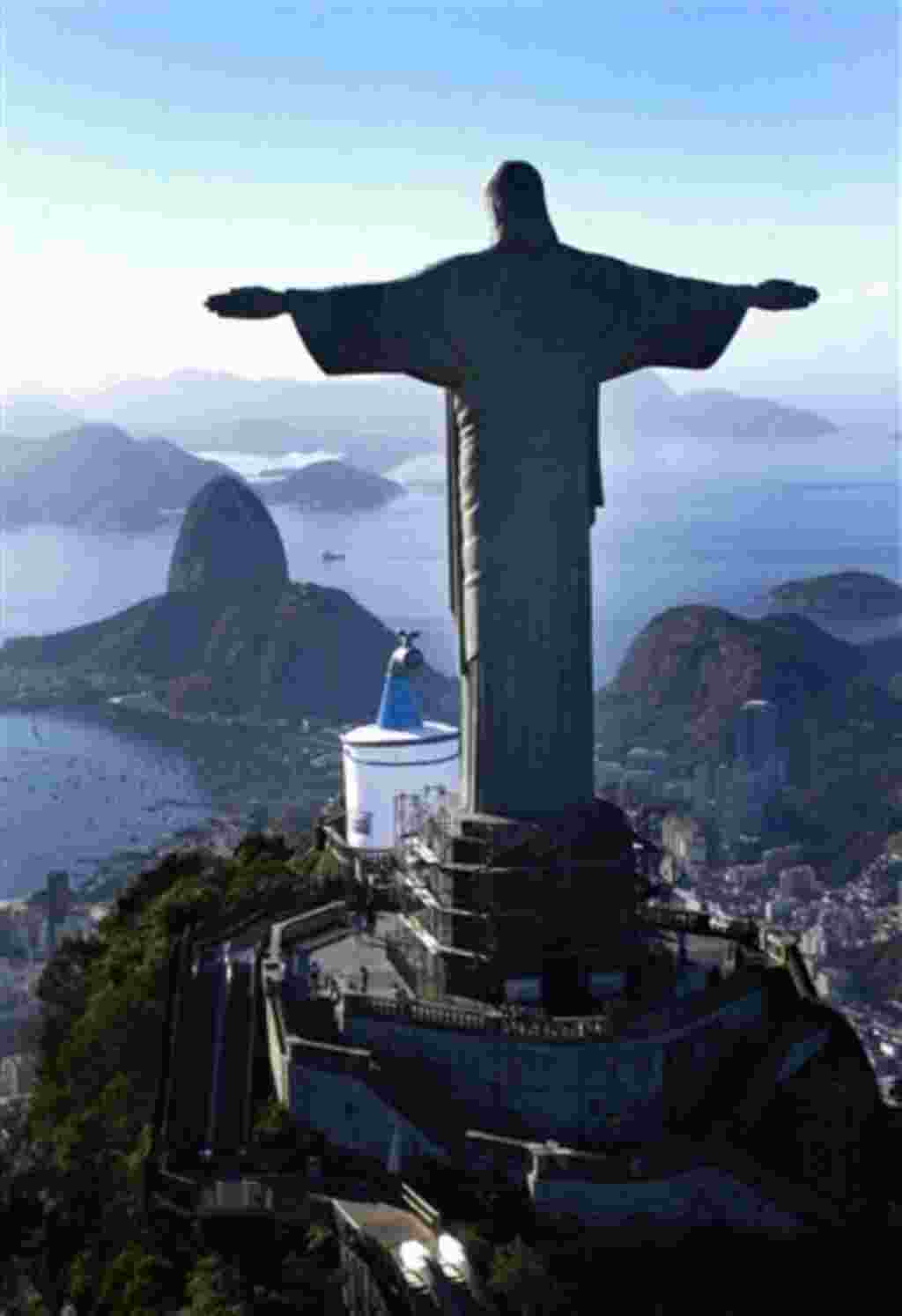 El Cristo Redentor se ha convertido en el lugar que algunas organizaciones utilizan para llamar la atención del público, en este caso la Fundación mundial de la vida salvaje.