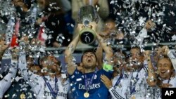 Ancelotti: "James y Kroos han estado muy bien, han ayudado mucho al equipo jugando bien, con buenas ideas y asociándose bien".