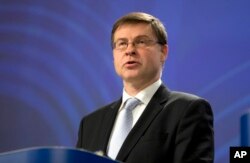 European Commissioner Valdis Dombrovskis speaks during a media conference at EU headquarters in Brussels, Nov. 21, 2018.