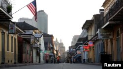 Suasana di Bourbon Street yang biasanya ramai, terlihat lengang saat merebaknya wabah virus corona di New Orleans, Louisiana, 25 Maret 2020. (Foto: dok).