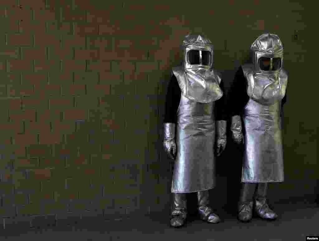 Crematory workers using protective gear are seen at a crematorium in Nezahualcoyotl during the outbreak of the coronavirus disease (COVID-19), on the outskirts of Mexico City, Mexico, May 16, 2020.