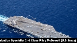 (자료 사진) 미 해군 항공모함 제럴드 R. 포드함(CVN-78). 2022년 4월 13일 대서양을 향해 작전 수행 중인 제럴드 포드함 비행갑판 위에 제8항공단 소속 항공기들이 대기하고 있다. 