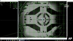 Kapsul Crew Dragon saat melakukan penggabungan (docking) dengan ISS hari Minggu (3/3).