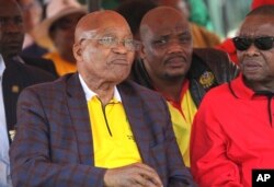 Le président Jacob Zuma, à gauche, lors d'un rallye à Bloemfontein, en Afrique du Sud, le 1er mai 2017.