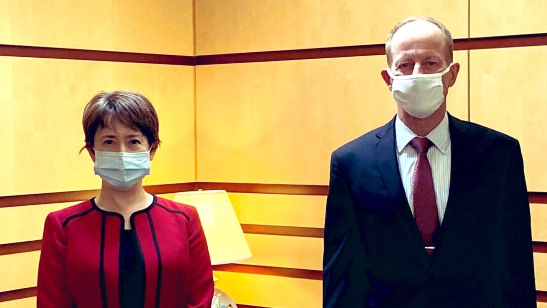 台灣駐美代表蕭美琴（左)2020年7月27日在國務院拜會亞太助卿史達偉(台灣駐美代表處推特)