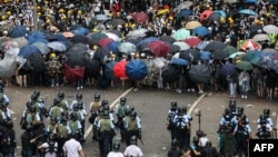 ہانگ کانگ میں مجرموں کو چین کے حوالے کرنے کے معاہدے کے خلاف مظاہرے جاری ہیں۔ 
