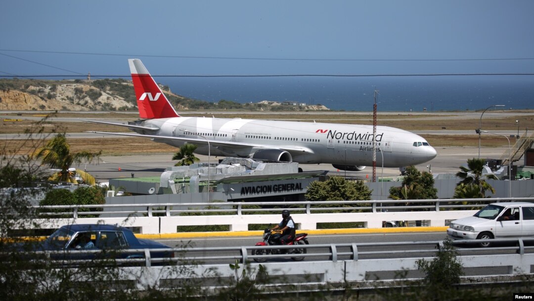 Chiếc Boeing 777 của hãng Nordwind Airlines tại sân bay ở Caracas hôm 29/1.