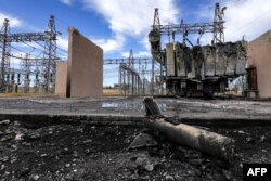 تخریب یک نیروگاه برق در شهر قامیشلی بر اثر حملات پهپادی ترکیه به شمال شرق سوریه. پنجشنبه ۱۳ مهر ۱۴۰۲