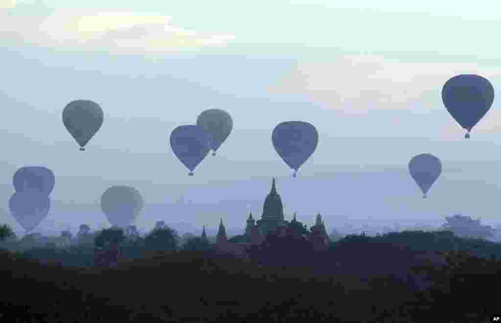 Hot air balloons fly over the Myanmar's old temple just before sunrise in Bagan, Nyaung U district, central Myanmar, Dec. 16, 2018. 