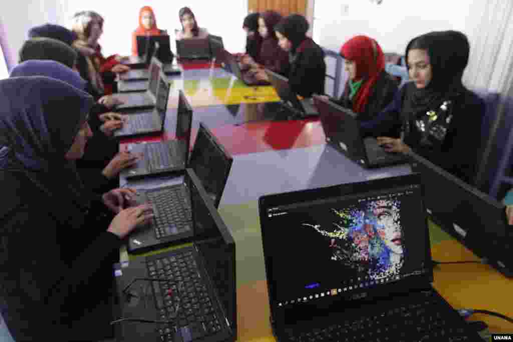 مرکز آموزشی زنان و دختران در هرات