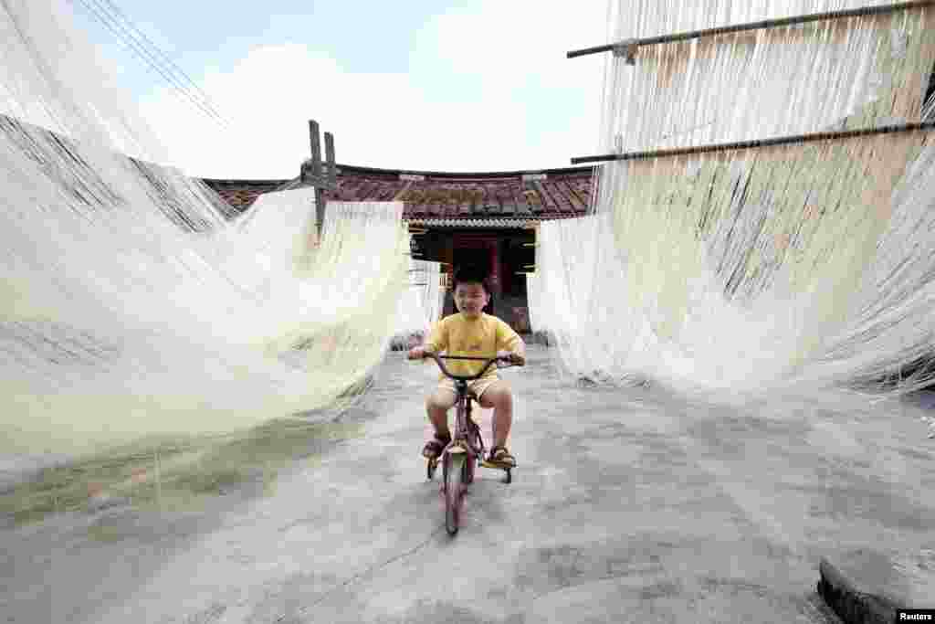 &nbsp;سی ڈی آر ایف نے حکومت کو تجویز دی ہے کہ وہ 2015ء تک یہ پالیسی ختم کر کے دو بچے پالیسی کا اعلان کریں کیونکہ چین میں معمر آبادی بڑی تیزی سے پھیل رہی ہے جس کو متوازن کرنے کے لیے ایک بچہ پالیسی کا خاتمہ ضروری ہو گیا ہے۔