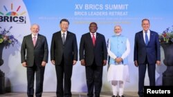 Brazil's President Luiz Inacio Lula da Silva, China's President Xi Jinping, South Africa's President Cyril Ramaphosa, India's Prime Minister Narendra Modi and Russia's Foreign Minister Sergei Lavrov pose during BRICS summit in Johannesburg, South Africa August 22, 2023. 