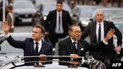 Mfalme wa Morocco, Mohammed IV (Kulia) na Rais wa Ufaransa Emmanuel Macron mjini Rabat Jumatatu. Okt 28, 2024.