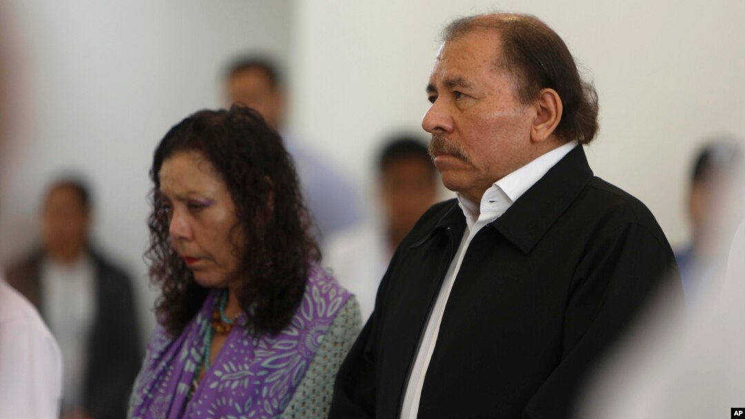 El presidente de Nicaragua, Daniel Ortega, y su esposa y vicepresidente Rosario Murillo asistieron al inicio del diálogo nacional en Managua, el miércoles, 16 de mayo, de 2018.