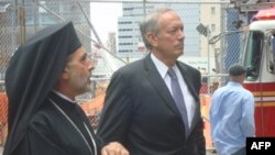 Епископ Греческой православной церкви в Америке Андониос и бывший губернатор Нью-Йорка Джордж Патаки