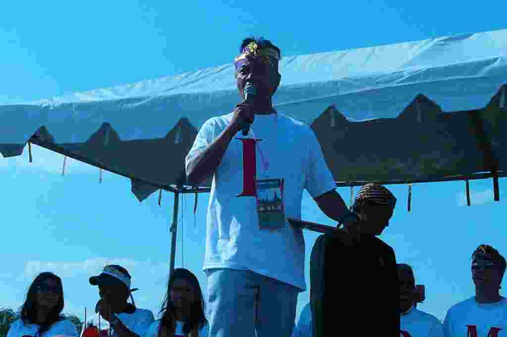 Aktris Indonesia, Christina Hakim, datang untuk mermaikan Festival Indonesia dan pencetakan rekor dunia angklung (foto: Ratnasari Dewi-VOA)