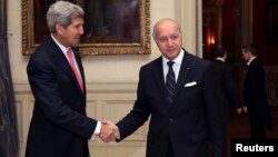 French Foreign Affairs Minister Laurent Fabius (R) welcomes U.S. Secretary of State John Kerry at the Foreign Affairs Ministry in Paris, October 22, 2013.