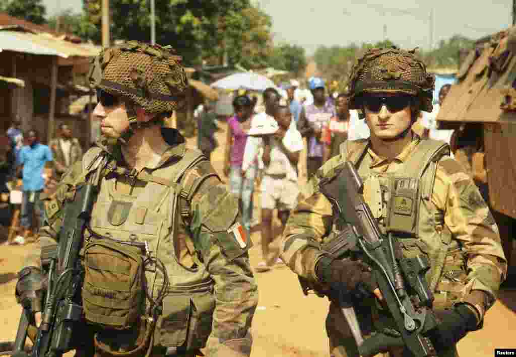 French soldiers carry their weapons as they patrol Boy-Rabe, a northern district of Bangui, Central African Republic, Dec. 17, 2013. 