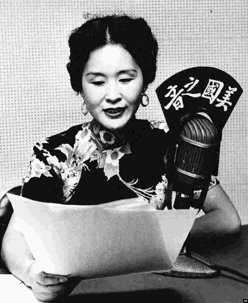 老照片回顾：美国之音中文广播70年