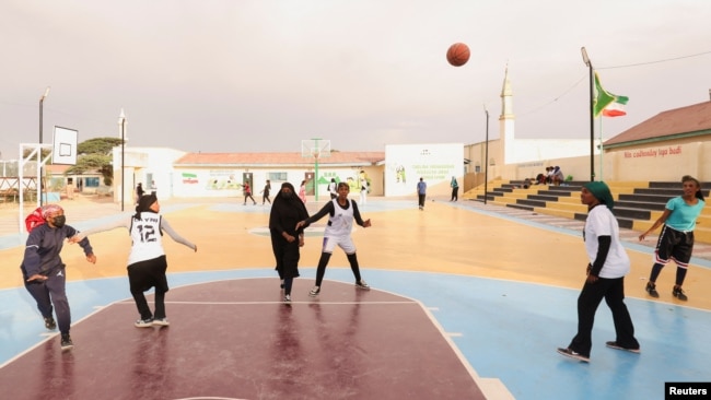 Members of the Hargeisa Basketball Girls team attend their weekly training session in Hargeisa, Somaliland, May 20, 2024. (REUTERS/Tiksa Negeri)