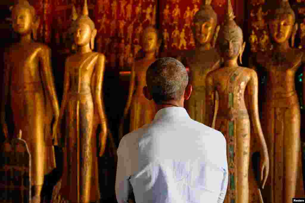President Barack Obama visits the Wat Xieng Thong Buddhist temple in Luang Prabang, Laos, Sept. 7, 2016.