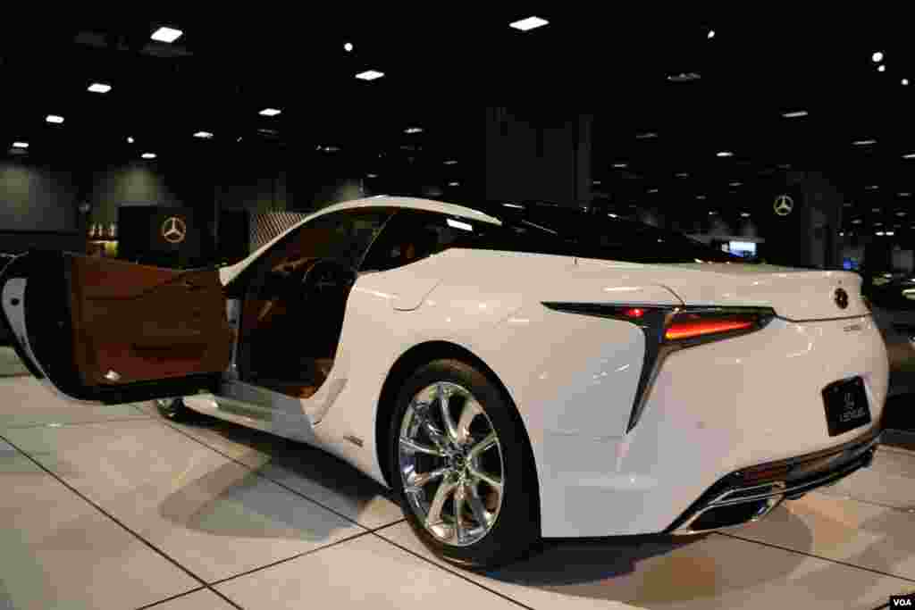 نمایشگاه اتومبیل واشنگتن لکسوس Model: LC500 hybrid (2018) 