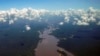 Vista aérea do rio Essequibo na Guiana
(F