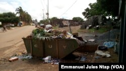 A l'entrée d'un quartier résidentiel à Yaoundé où l'on retrouve les diplomates accrédités au Cameroun, le 23 mai 2017. (VOA/Emmanuel Jules Ntap)