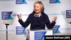 Mantan Menlu AS, Hillary Rodham Clinton berbicara dalam sebuah acara di New York (foto: dok).