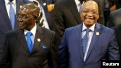 Mutungamiri wenyika VaRobert Mugabe nemutungamiri wenyika yeSouth Africa, VaJacob Zuma.