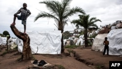 Des jeunes Congolais dans un camp de déplacés à Kalemie, le 20 mars 2018.