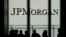 Logo JPMorgan Chase & Co. di kantor pusat mereka di New York.