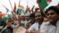 Warga India melakukan protes anti korupsi dan mendukung aktivis sosial Anna Hazare (foto: dok). 