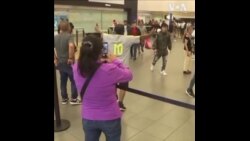 秘鲁接收100多名被美国遣返的公民 