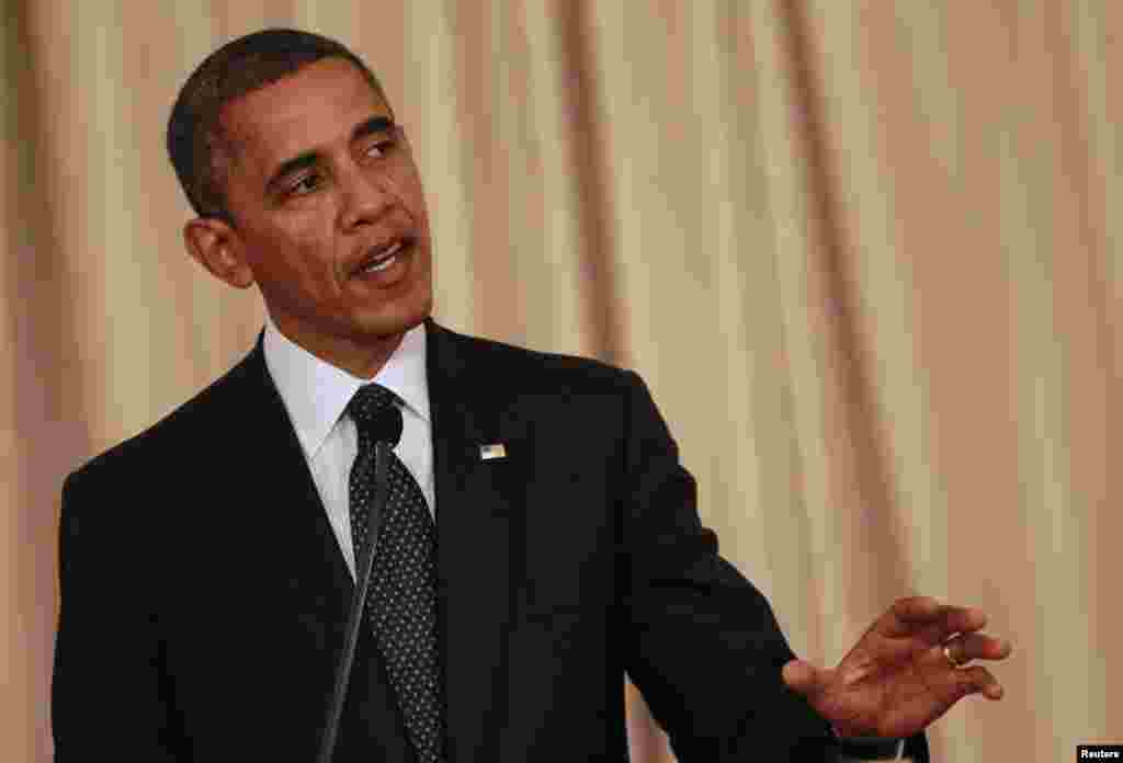 US President Barack Obama speaks during a joint media conference with Thai Prime Minister Yingluck Shinawatra at Government House in Bangkok, November 18, 2012.