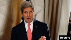 Ngoại trưởng Hoa Kỳ John Kerry nói rằng việc giải quyết những vụ tranh chấp chủ quyền ở Biển Đông đòi hỏi sự tôn trọng luật pháp quốc tế.