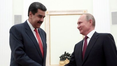 Tổng thống Venezuela Nicolas Maduro bắt tay với Tổng thống Nga Vladimir Putin tại Điện Kremlin hôm 25/9/2019.