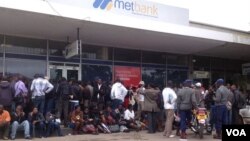 FILE: Customers waiting for their turn to withdraw money from the Bulawayo branch of the Metropolitan Bank.