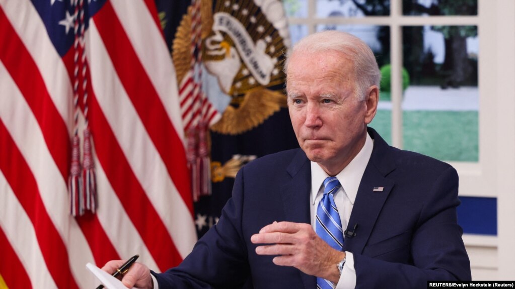 SHBA: Presidenti Biden premton hapa të mëtejshëm për të frenuar përhapjen e variantit Omicron