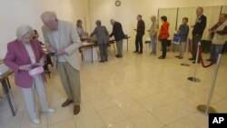 French citizens line up to vote during legislative election in Louveciennes , 12 kms ( 7.5 mls) west of Paris, June 17, 2012.